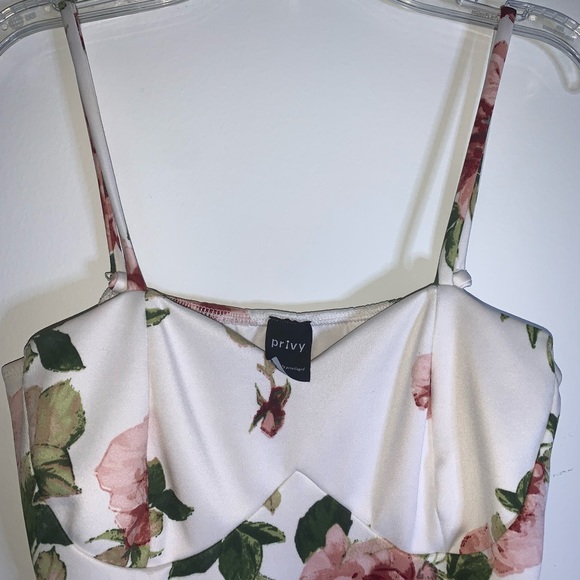 This is a mini dress with shorts underneath and a flowy skirt! - Picture 4 of 4